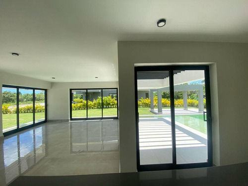 Villa En Alquiler En Vista Cana, Punta Cana, 4 Hab, Con Linea Blanca