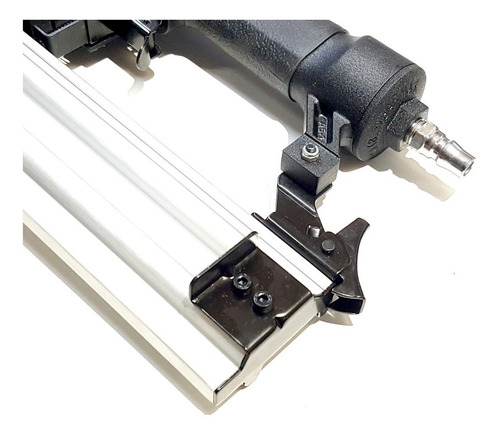 Imagen 8 de 10 de Clavadora Neumatica Bta Air Clavos Maletin + Clavos Verashop