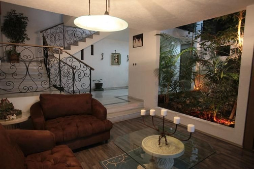 Imagen 10 de 22 de Oportunidad De Gran Residencia Con Jardín
