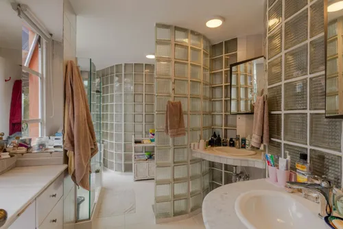 Casa En Venta En El Tesoro. Cod V11847