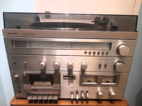 Equipo De Audio Hitachi Con Tocadiscos,casetes,radio,aux Plateado 50 W (Usado)