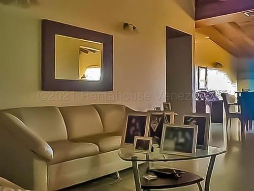 Imagen 1 de 11 de Apartamento Amplísimo De 180mts2 En La Av. Ollarvides, Ciudad De Punto Fijo-edo. Falcón.#22-1262.