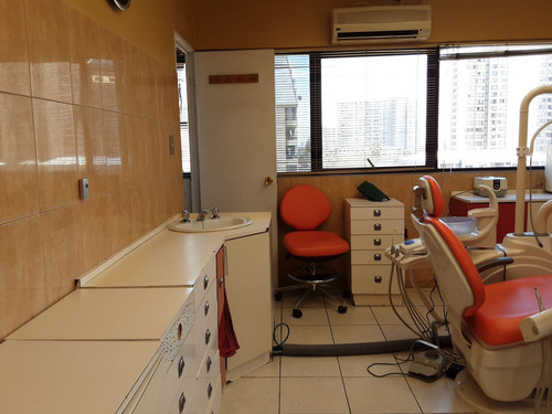 Se Vende 2 Oficinas/consulta Medica, Cdte Whiteside Con La M