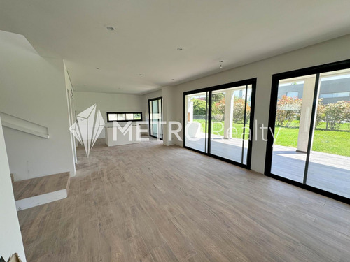 Casa En Haras De Santa María, Barrio Los Eucaliptos, Lote 30
