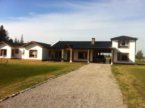 Casa Quinta-venta - 4 Dormitorios  1000mts2 - Estancia Las Malvinas, Coronel Brandsen