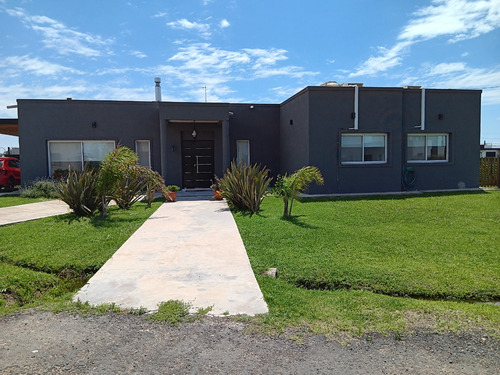Hermosa Casa Nueva Con Gran Parque Y Piscina