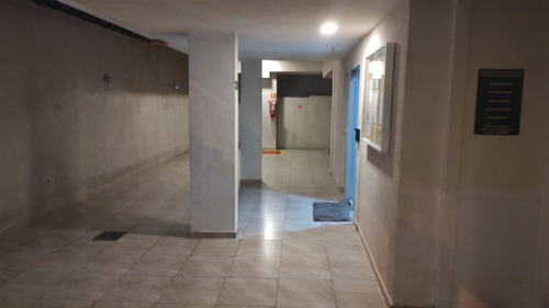 Apartamento Em São Vicente, Prédio De 3 Andares Com Elevador Em Frente A Estação Do Vlt Mascarenhas