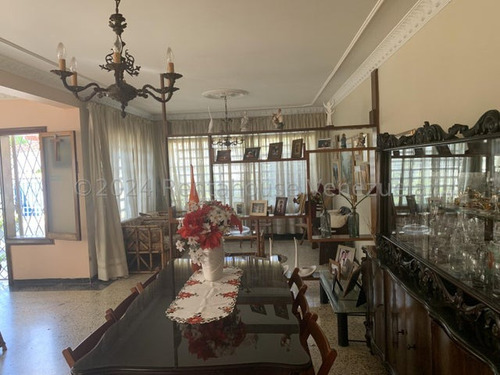 Cómoda Casa Tipo Quinta En Venta. Urb. Campo Claro.