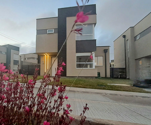 Casa Nueva Estilo Mediterráneo En Fundo El Carmen