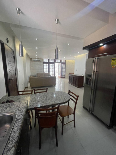 Imagen 9 de 17 de En Venta Town House Mañongo. Claudia Quintero.
