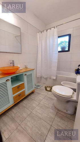 Casa En El Barrio Roble Joven