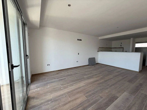 En Venta Monoambiente Con Balcon - La Plata