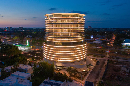 Oficina En Renta Con 299 M2 En La Torre Orión En Montebello, Mérida,yucatán.