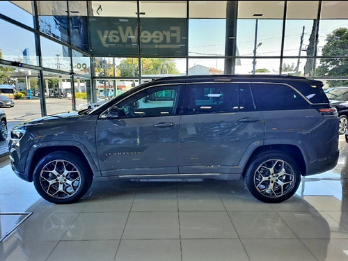 Imagen 2 de 20 de Jeep Commander 2023 2.0 Td380 At9 4x4 7pas Overland