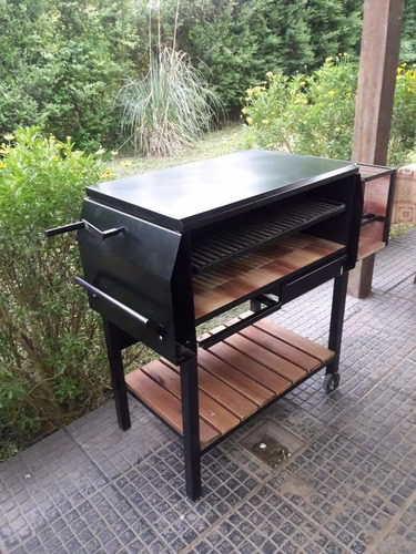 Parrilla Portátil Pucara Kutral Con Fogonero / Base / Ruedas