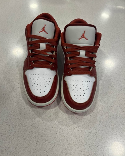 Zapatillas Jordan 1 Low Rojas (Usado)