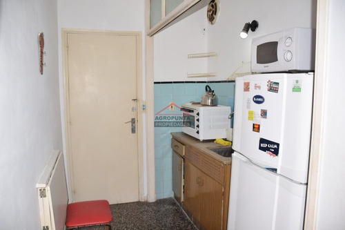 Apartamento En Mansa, 1 Dormitorios *- Ref: 2884