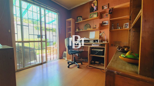 Casa En Venta De 5 Dorm. En Vitacura