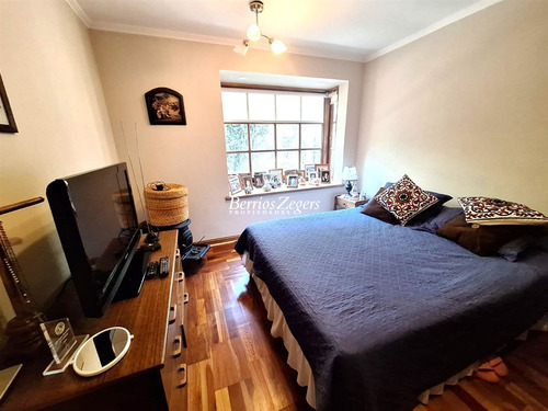 Casa En Venta De 4 Dorm 5 Baños, Sala De Estar Gran Vista
