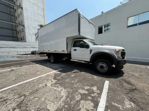 Ford F-550 6.8 Xl At