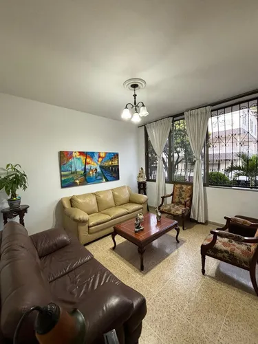 Vendo Amplia Casa En Laureles Lorena