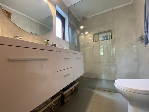 Gran Casa Nororiente Luminosa En Condominio, Carlos Ossandon