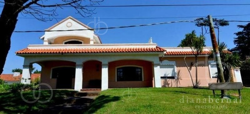 Punta Del Este, Pinares, 3 Dormitorios Y Dependencias.- Ref: 1769