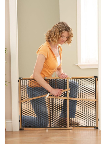 Puerta De Bebé Safety 1st De Bambú Ajustable 71 A 106 Cm