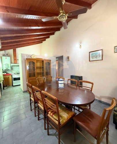 Casa De 2 Dormitorios En Calle Vistalli Y Pasaje N°3, Tandil