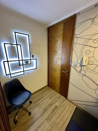 Oficina Amoblada Con Diseño Único En Machalí