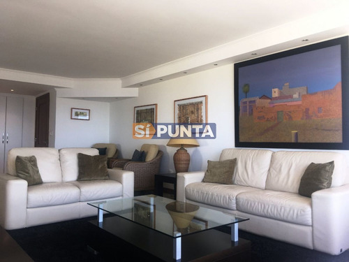Imagen 2 de 27 de Penthouse En Playa Brava Frente Al Mar En Alquiler