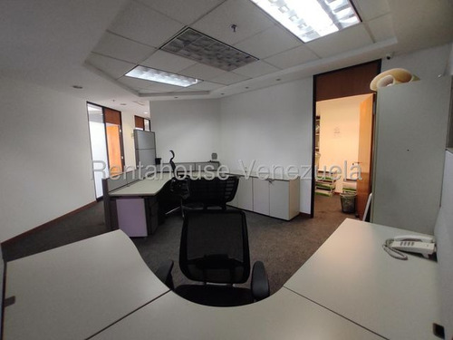 Agp Oficina Moderna En Venta En La Castellana, Con Kitchenette, Vista Al Ávila 25-23741 Ys