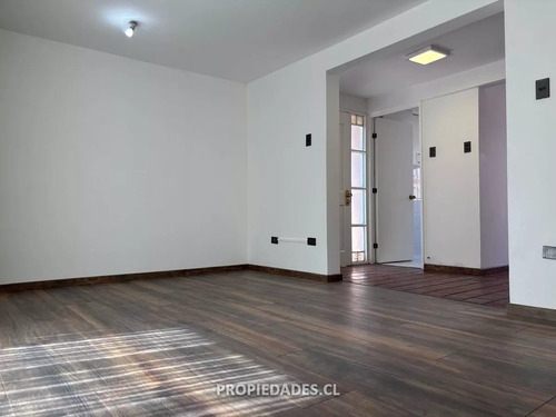 Casa Impecable En Venta En Maipú, 3 Dormitorios Y 2 Baños.