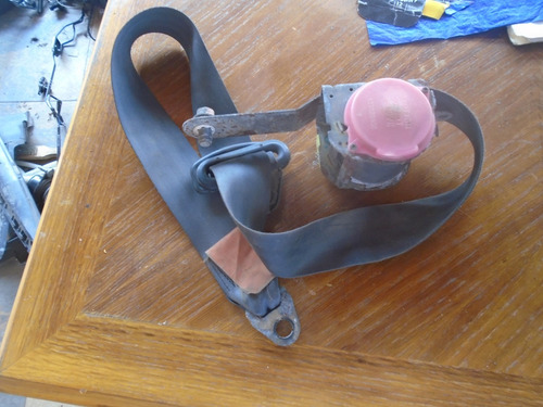 Vendo Cinturón Del. Derecho De Subaru Vivio, # 535622403
