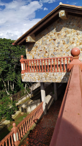 Imagen 3 de 16 de Se Vende En Oportunidad Hermosa Y Muy Acogedora Casa Sector El Naranjal Cerca Lomas De Monteclaro San Josè De Los Altos De 1000mts2 De Terreno Y 196mts2 De Const. Inf. M.fda. Varela. 0424-1045413