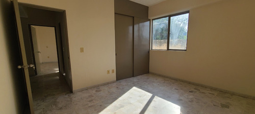 Edificio En Venta O Renta A Un Costado De La Unidad Deportiva De Av. Lazaro Cardenas