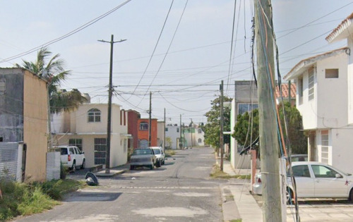 Sk01-casa En Remate Bancario En C. Emma Huidodro, Rica Ii, Ver. (65% Debajo De Su Valor Comercial)