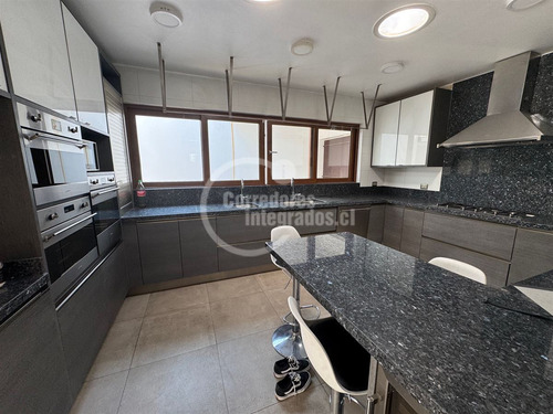 Casa En Venta De 7 Dorm. En Las Condes