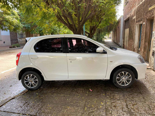 Toyota Etios 2015 1.5 Xs 5 P