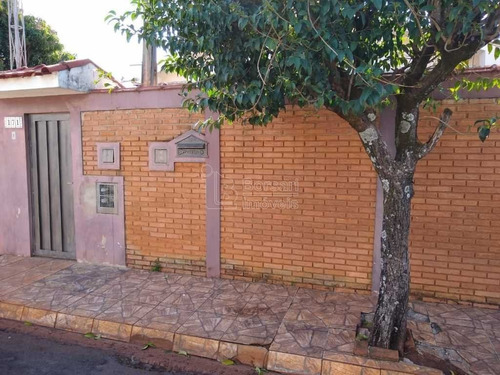 Imagem 2 de 6 de Venda De Casas / Padrão Na Cidade De Araraquara 9483