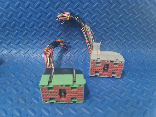 Arnes Conector Caja Fusibles Jeep Liberty 3.7 Litros 2003 (Usado)