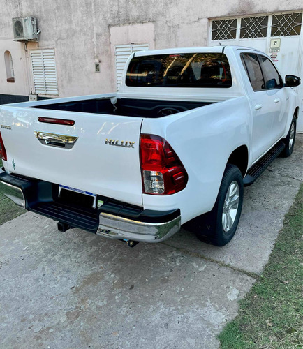 Imagen 4 de 11 de Toyota Hilux 2018 2.4 Cd Sr 150cv 4x2