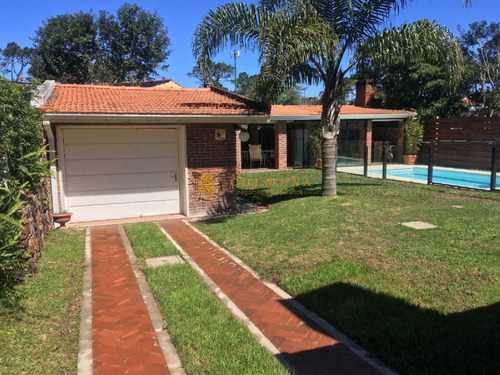 Hermosa Casa En Zona Paradas De La Mansa A Metros Del Mar!!- Ref: 652