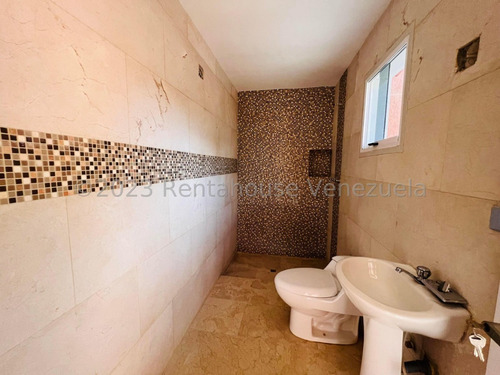 Casa Townhouse En Venta De 4 Niveles En Cantarrana Cocina Empotrada Piso De Mármol Parrillera Seguridad Nela 24-8827