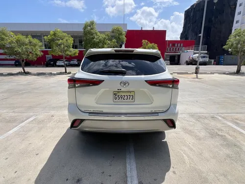 Toyota Hailander Platinum