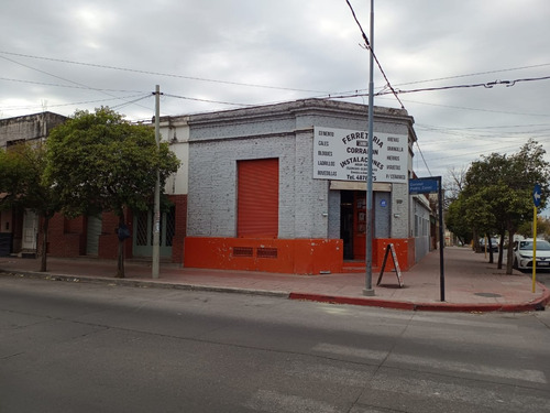 Casa De 3 Ambientes + Local Alberdi