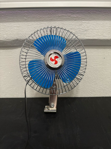 Ventilador Mertalico Con Aspas De Plastico 6 Pul Giratorio Cantidad De Aspas 3 Estructura Cromo Aspas Azul Diámetro 18 Cm
