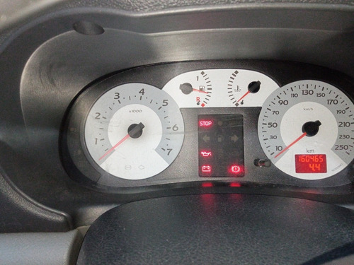 Renault Clio Sedan 2007 1.0 16v Expression Hi-flex 4p