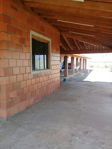 Casa Chácara 2 Dormitórios (1 Suite)