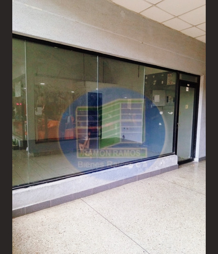 Se Alquila Local Comercial En El Multicentro Maiquetía.